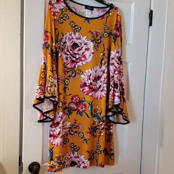 MSK Dresses & Skirts - *NWOT MSK Bell Sleeve Beauty